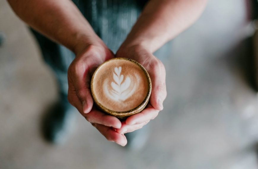 SÅ BLIR DU LEDARE FÖR FILOSOFIKAFÉER?